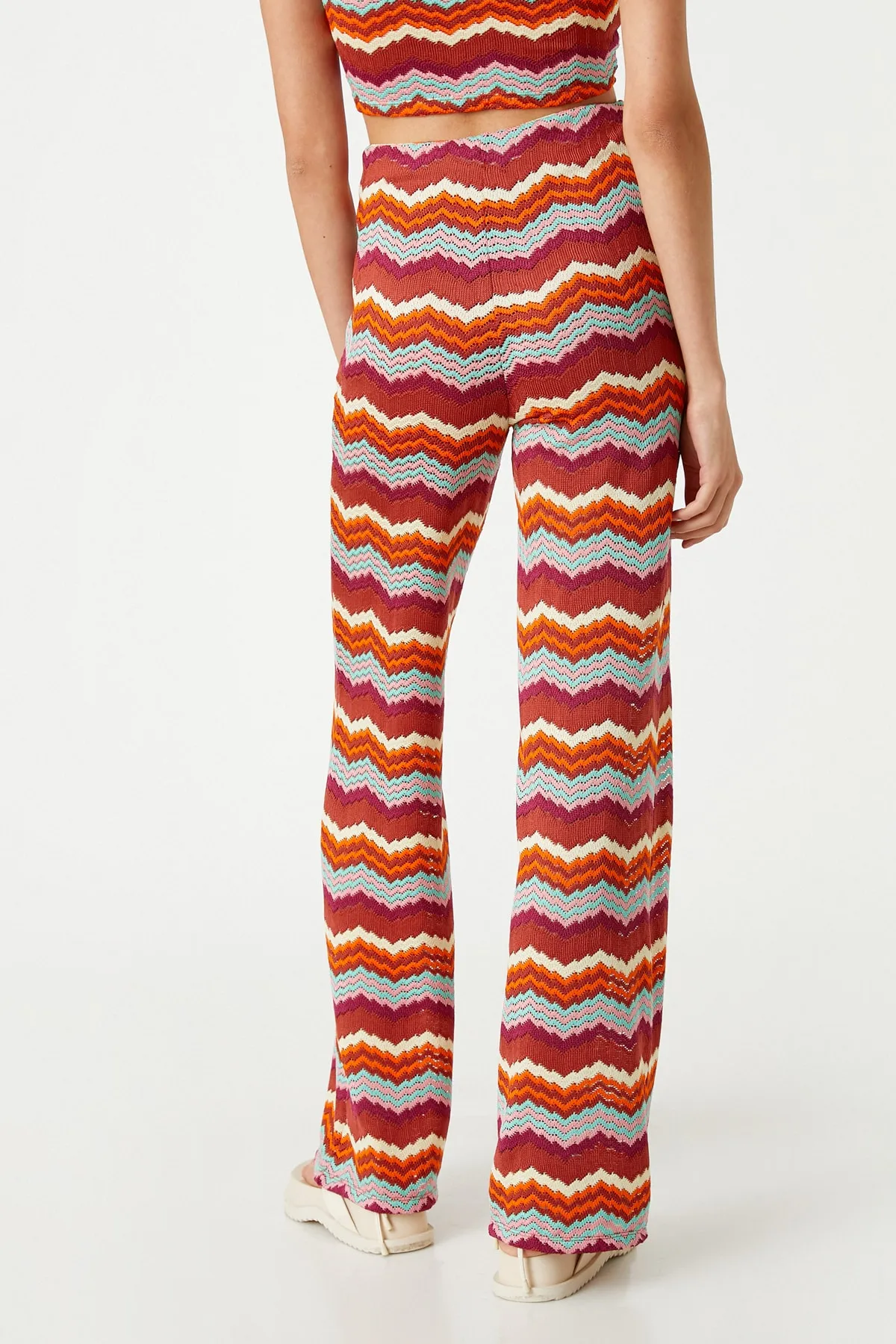 Koton  Hose mit ausgestelltem Bein und hoher Taille