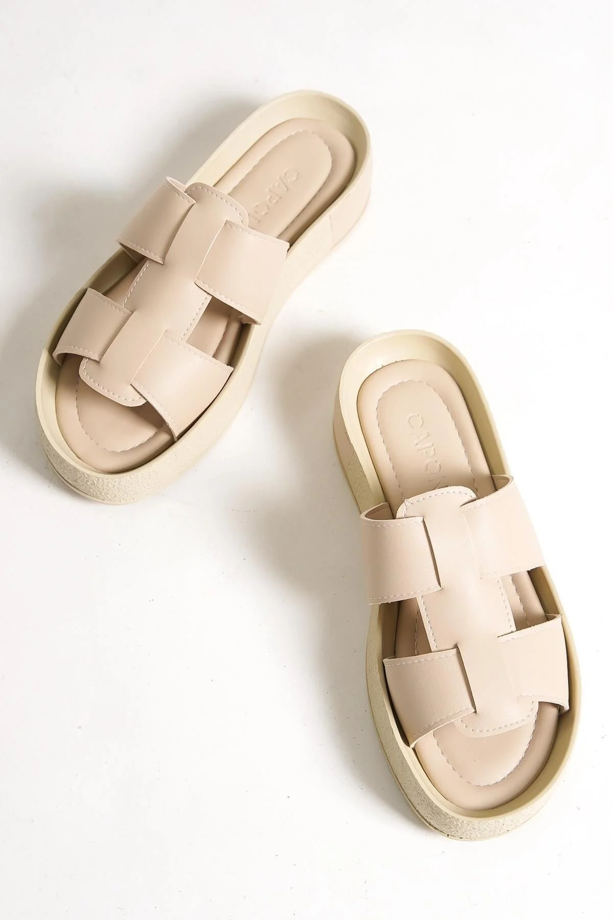 Capone Outfitters  Capone Gladiator Double Tape Bunte, detaillierte Keilabsatz-Beige-Damenhausschuhe
