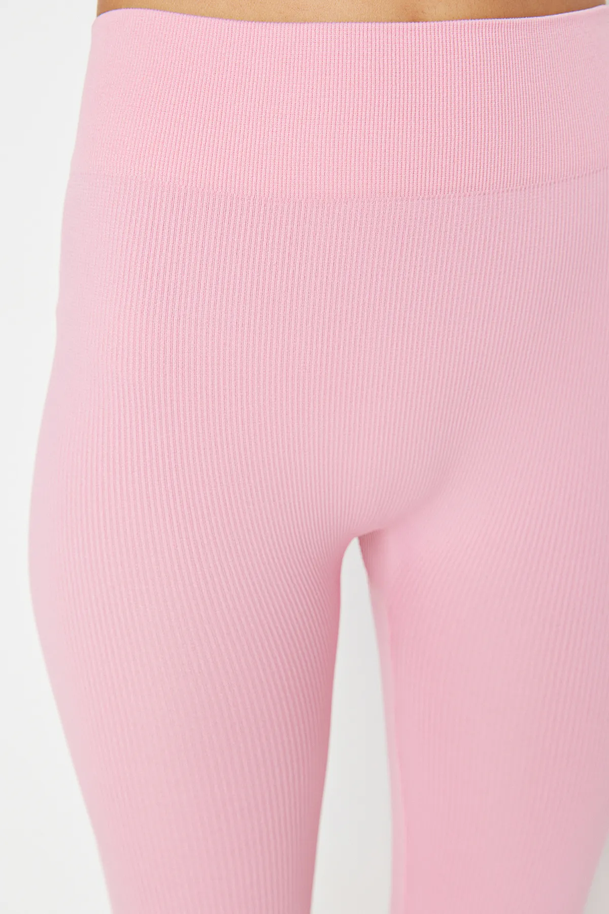 Trendyol Collection  Hellrosa nahtlose/nahtlose gestrickte Sport-Leggings in voller Länge TWOAW20TA0071