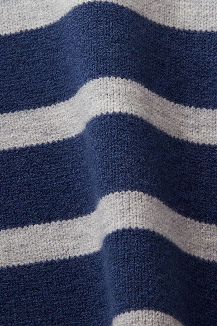 Gestreifter Rollkragenpullover