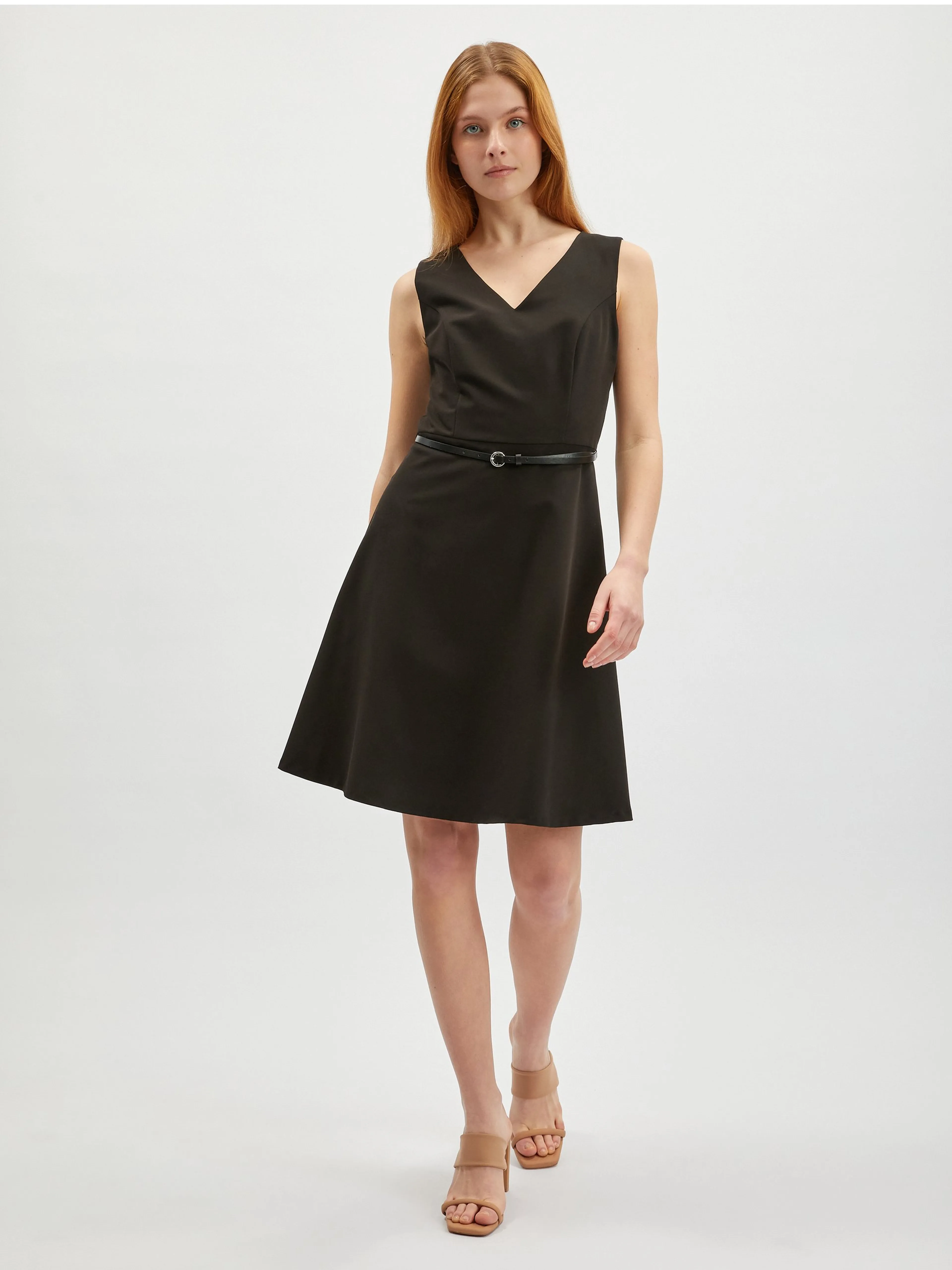 Schwarzes Damenkleid mit Gürtel ORSAY