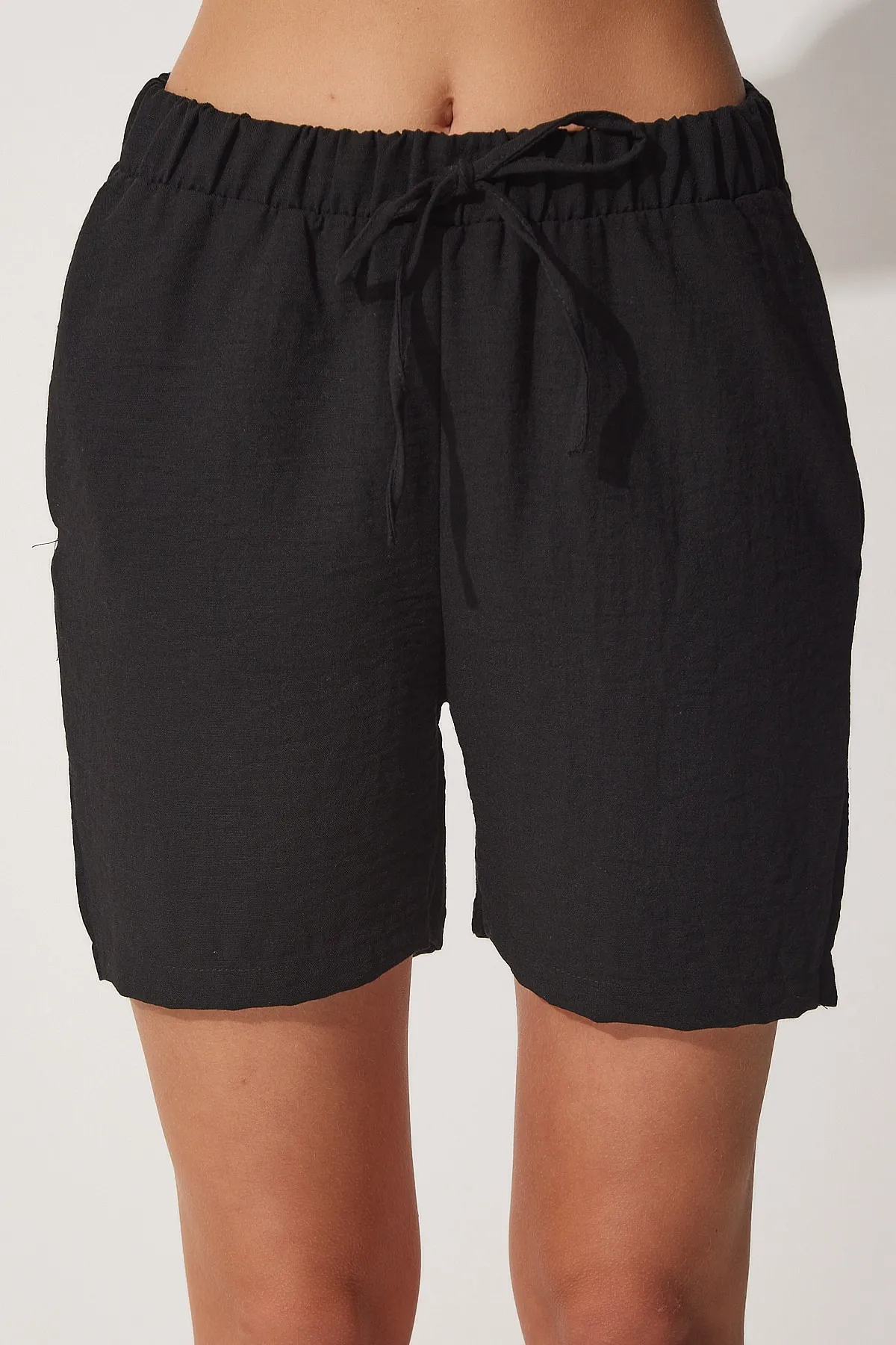 Happiness İstanbul  Schwarzes Leinenhemd-Shorts-Set für Damen DD01198