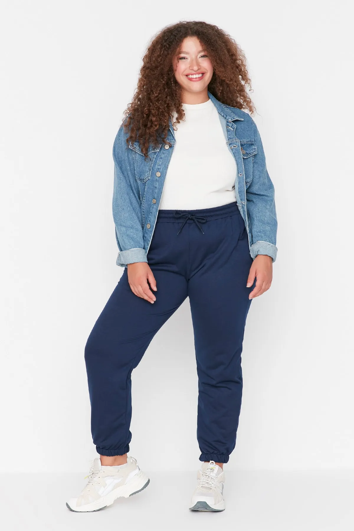 Trendyol Curve  Große Größen in Sweathose - Dunkelblau - Relaxed