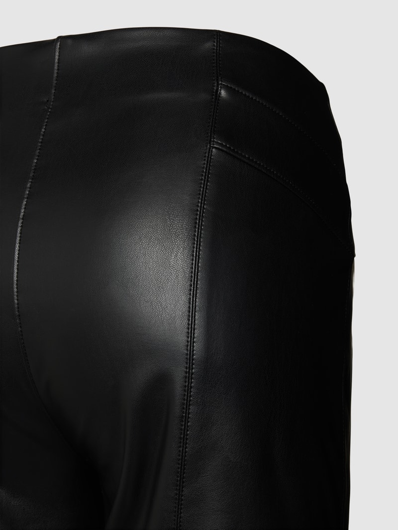 Leggings in Leder-Optik in schwarz