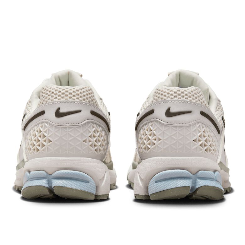 NIKE Zoom Vomero 5 