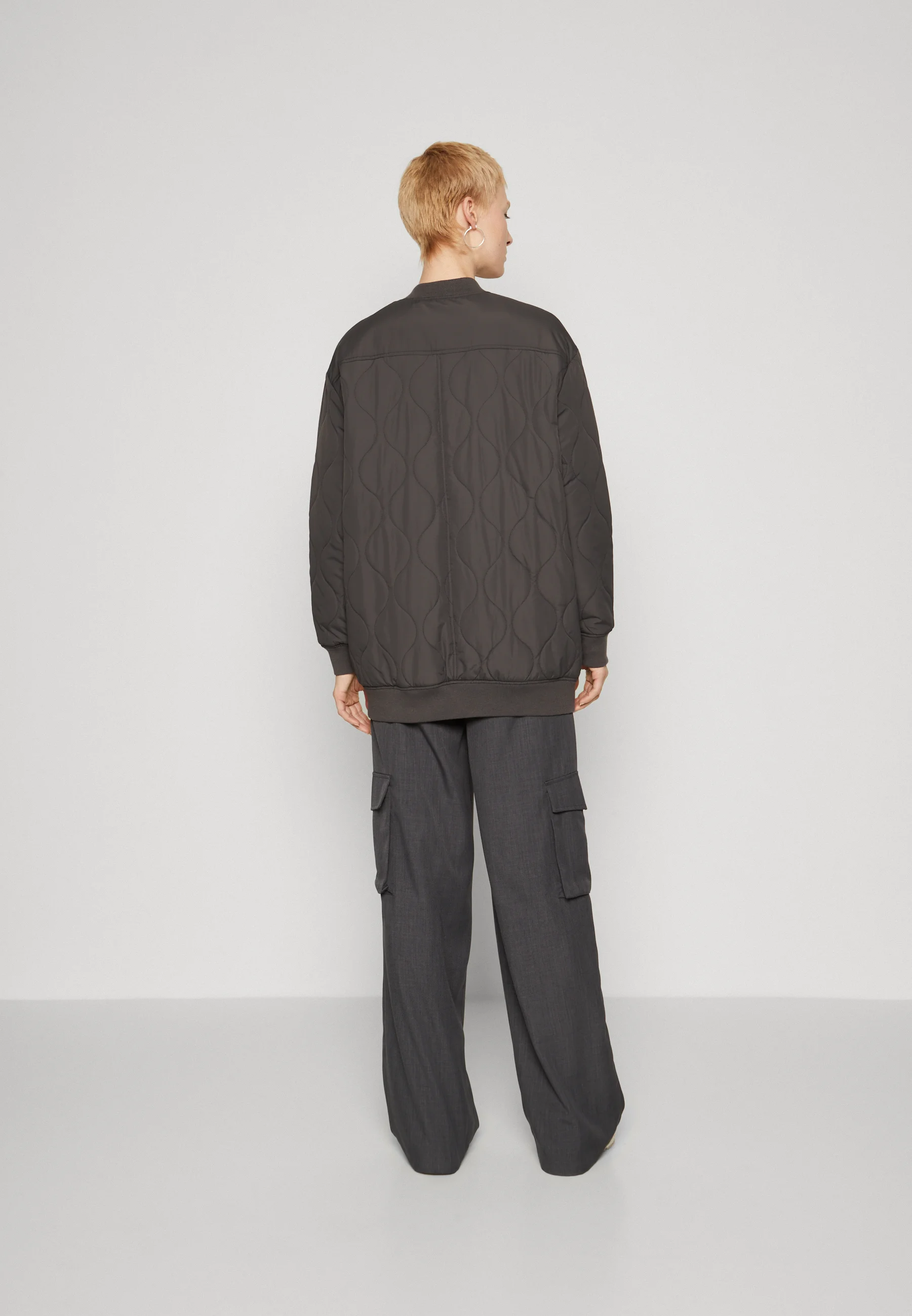 ONLY Tall ONLTINA CHAQUETA LARGA ACOLCHADA - Chaqueta bomber