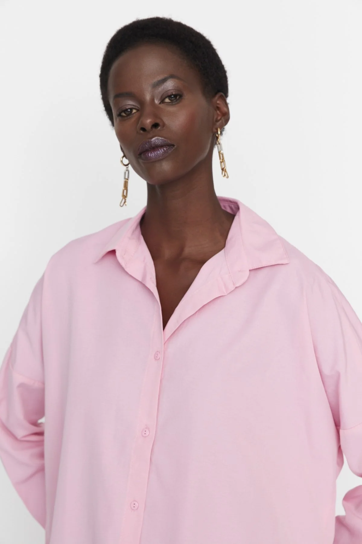 Trendyol Collection  Übergroßes rosa Hemd aus gewebter Baumwolle - Wide Fit TWOSS22GO0669
