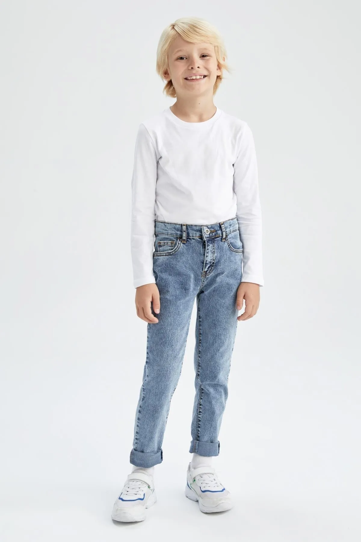 DeFacto  Weißes, langärmliges Schul-T-Shirt mit Rundhalsausschnitt für Jungen