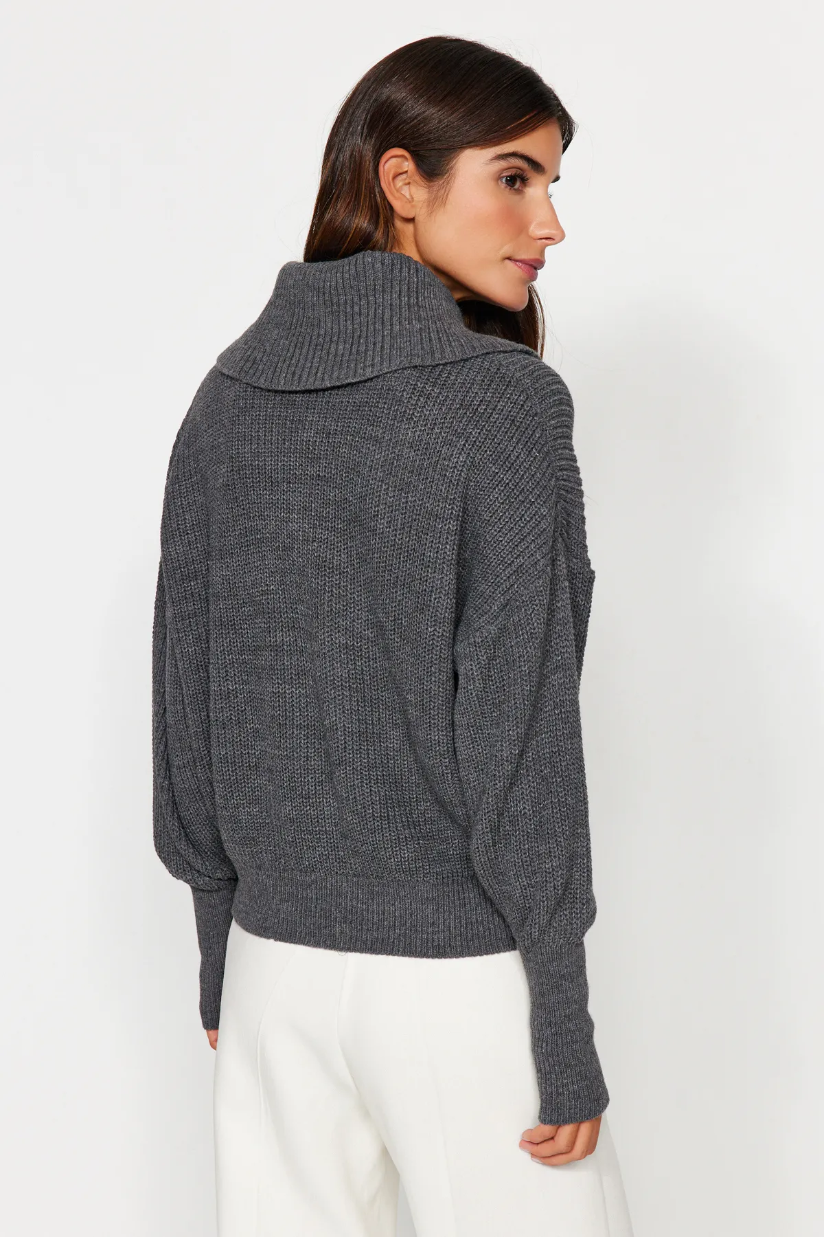 Trendyol Collection  Anthrazitfarbener Strick-Cardigan mit Degaje-Kragen und Reißverschluss TWOAW24HI00072