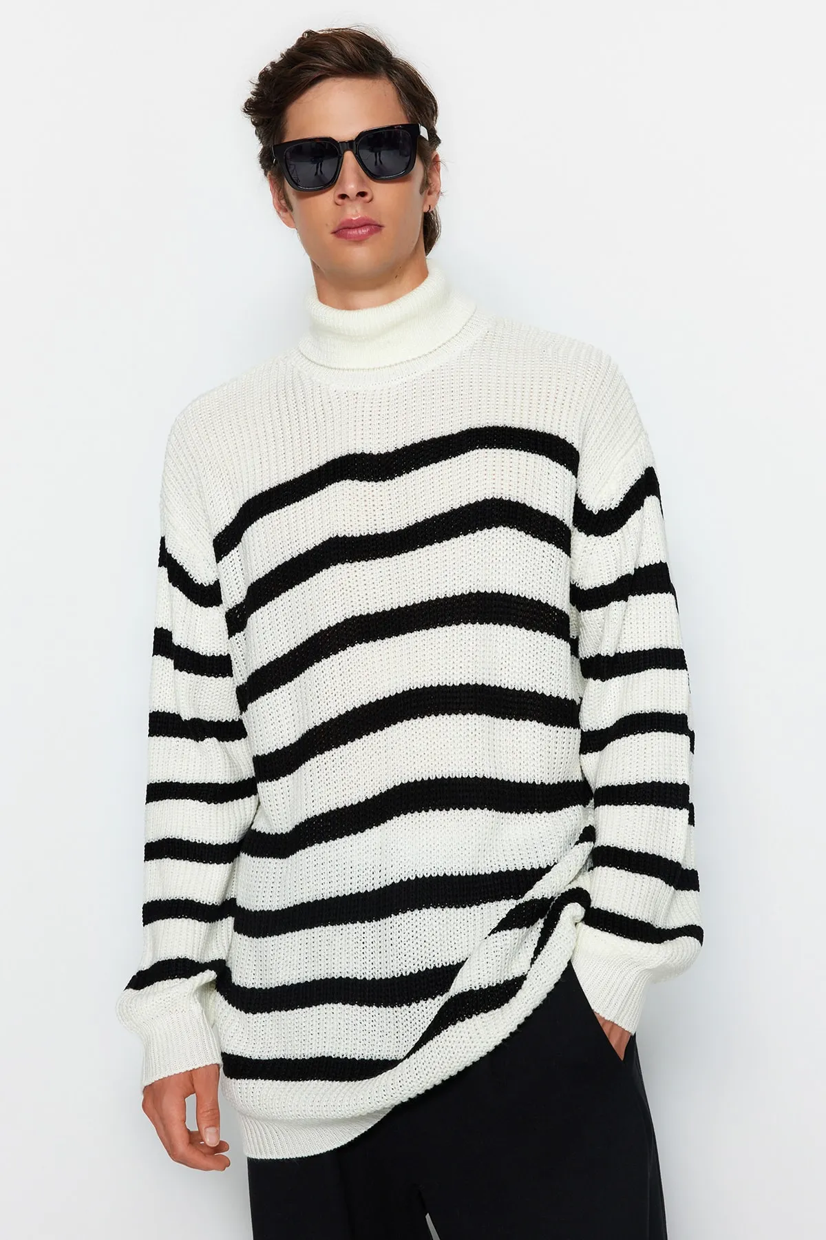Trendyol Collection  Ecru Unisex Oversize Fit Wide Fit gestreifter Strickpullover TMNAW24KZ00017