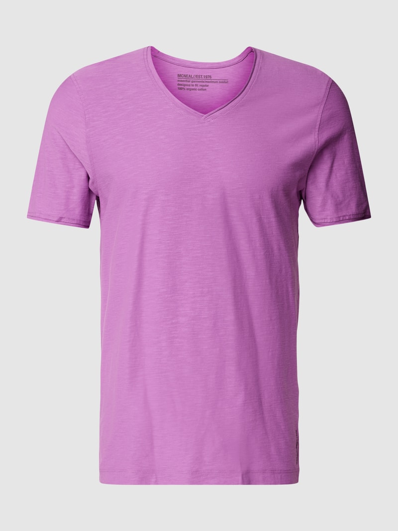 Regular Fit T-Shirt aus Baumwolle mit V-Ausschnitt in fuchsia