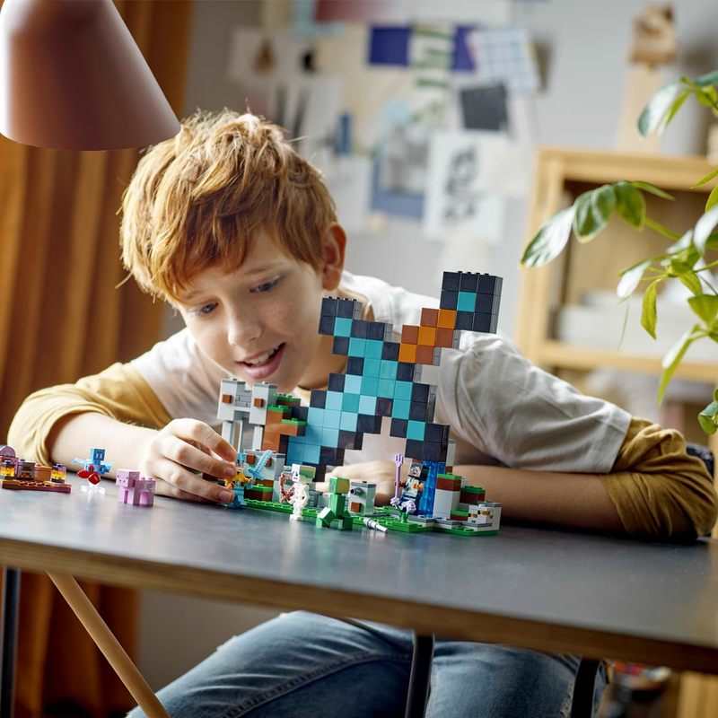 21244 L’avant-poste de l’épée LEGO Minecraft