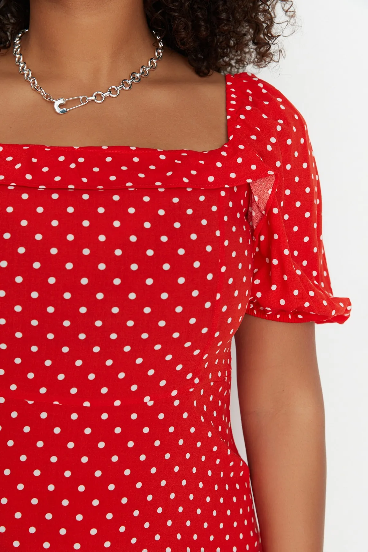 Trendyol Curve  Rotes gewebtes Kleid mit Tupfenmuster TBBSS22EL1712