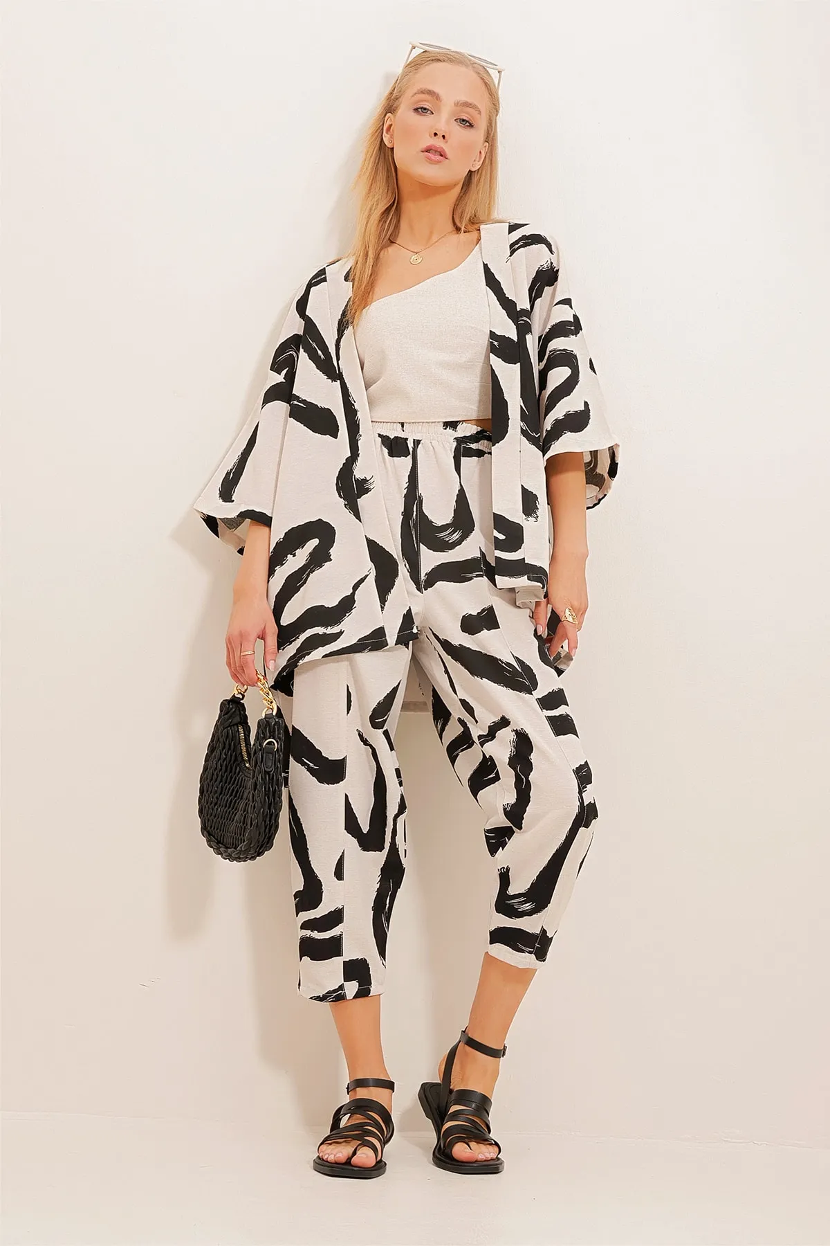 Trend Alaçatı Stili  Schwarzes gemustertes Shalwar-Hose- und Kimono-Set für Damen ALC-X10581