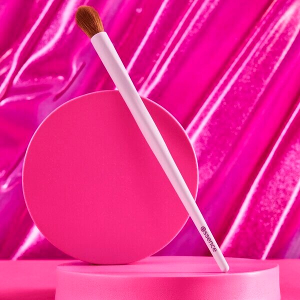 Essence 01 Blending Is My Cardio Blending Brush