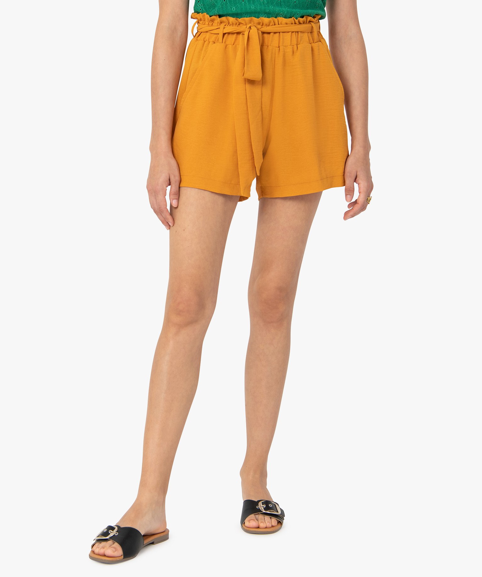 Short femme en maille fluide avec ceinture à nouer ton sur ton jaune | GEMO