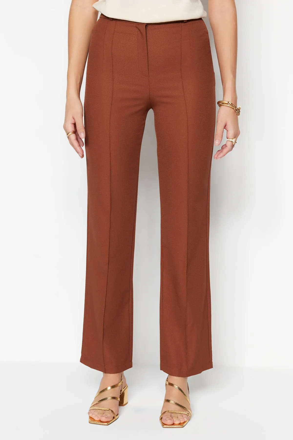 Trendyol Collection  Braune, gerade geschnittene, gerippte, genähte Webhose mit hoher Taille TWOSS21PL0093