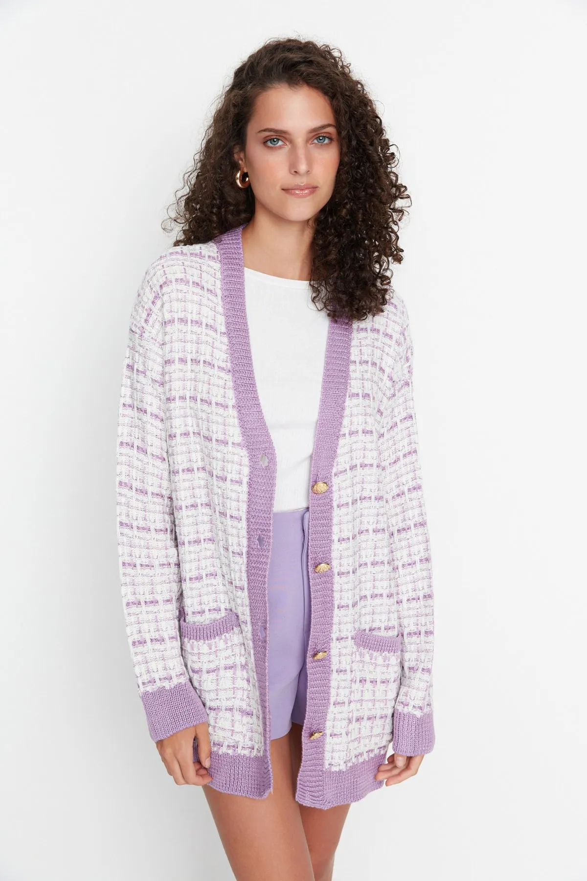 Trendyol Collection  Lilafarbener, weiter Strickcardigan in Tweed-Optik mit Glitzer TWOAW21HI0250