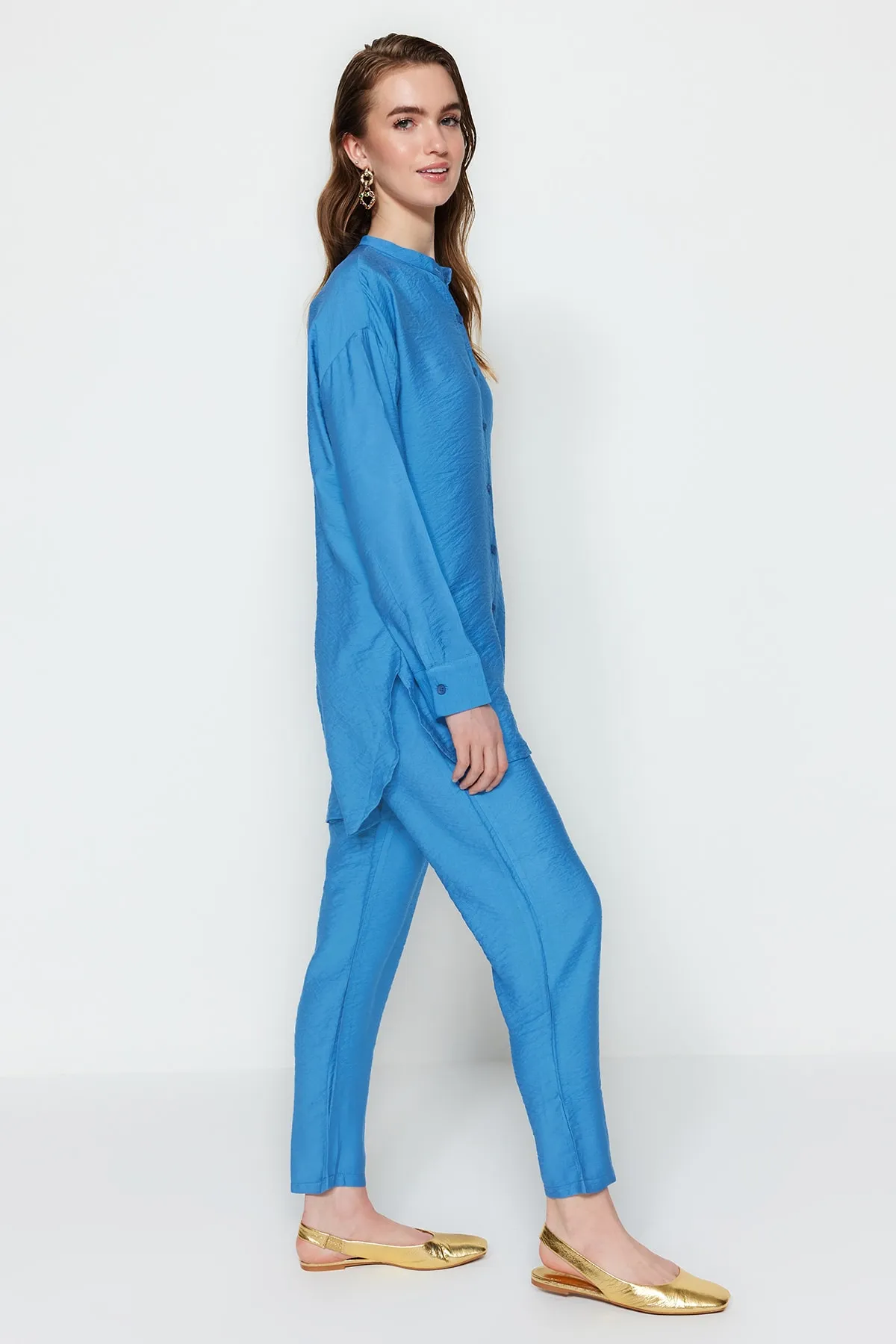 Trendyol Modest  Blaues gewebtes Aerobin-Hemd-Hosen-Set TCTSS23US00068