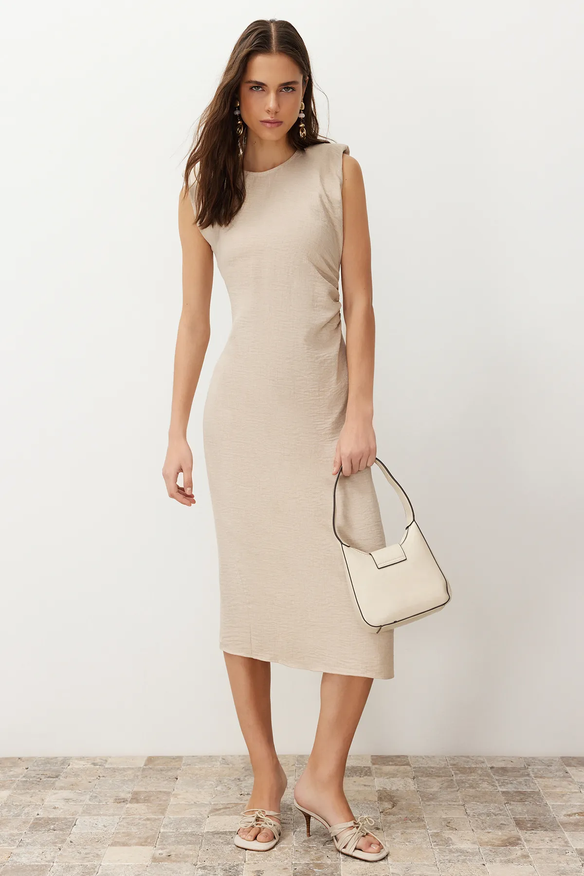 Trendyol Collection  Gewebtes Midikleid in Nerzfarbe TWOSS24EL00619