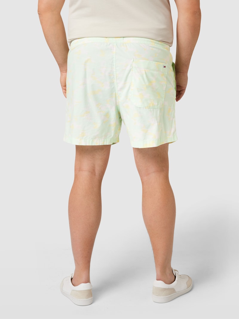 PLUS SIZE Sweatshorts aus Baumwolle mit Label-Patch in hellgelb