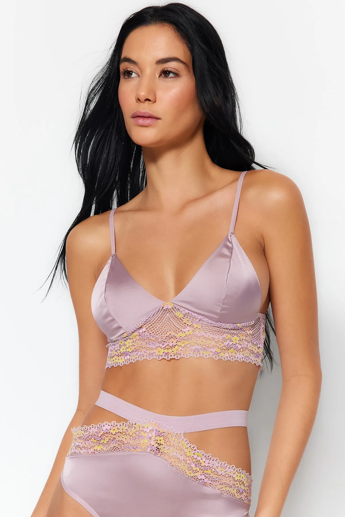 Trendyol Collection  Mehrfarbiges Dessous-Set aus Strick mit Satinspitze, Seilriemen und ohne Kappe THMSS23CC00094