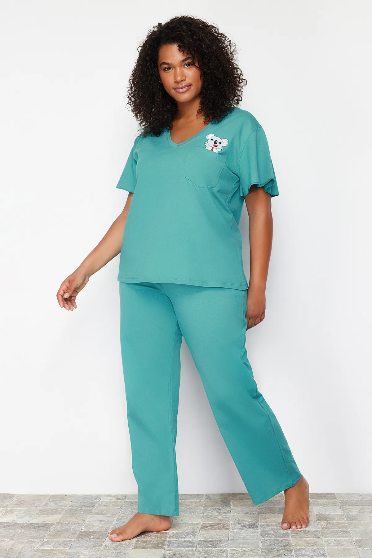 Trendyol Curve  Petrolfarbenes Pyjama-Set aus Strick mit Koala-Aufdruck TBBSS24AI00030