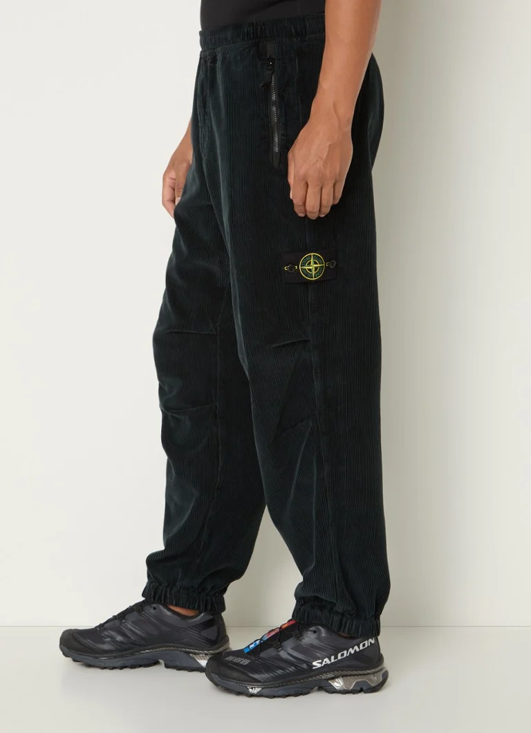 Pantaloni Stone Island 30506 cu logo tapered