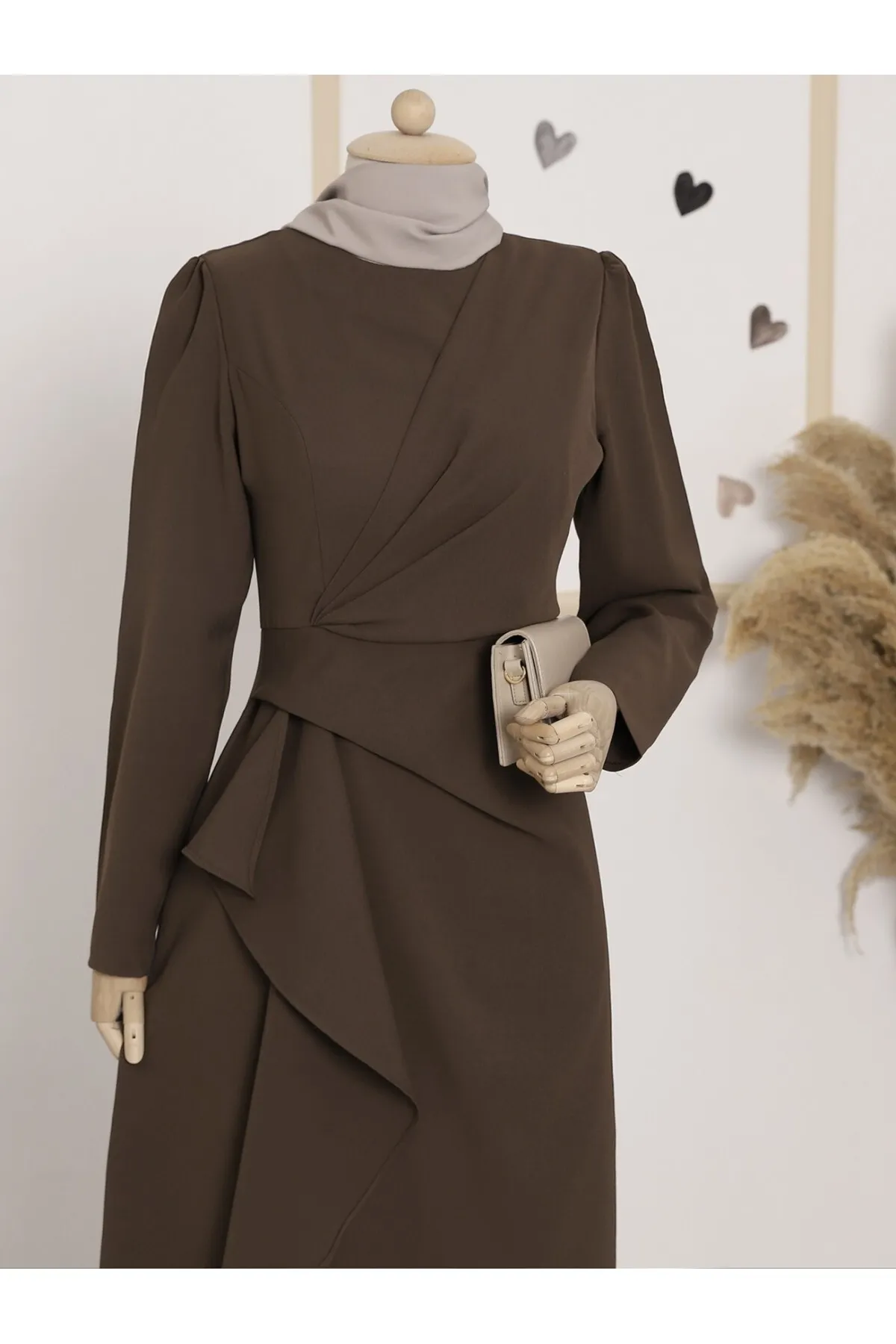 Modamorfo  Asymmetrisches Kreppkleid mit Aller-Front und Rock