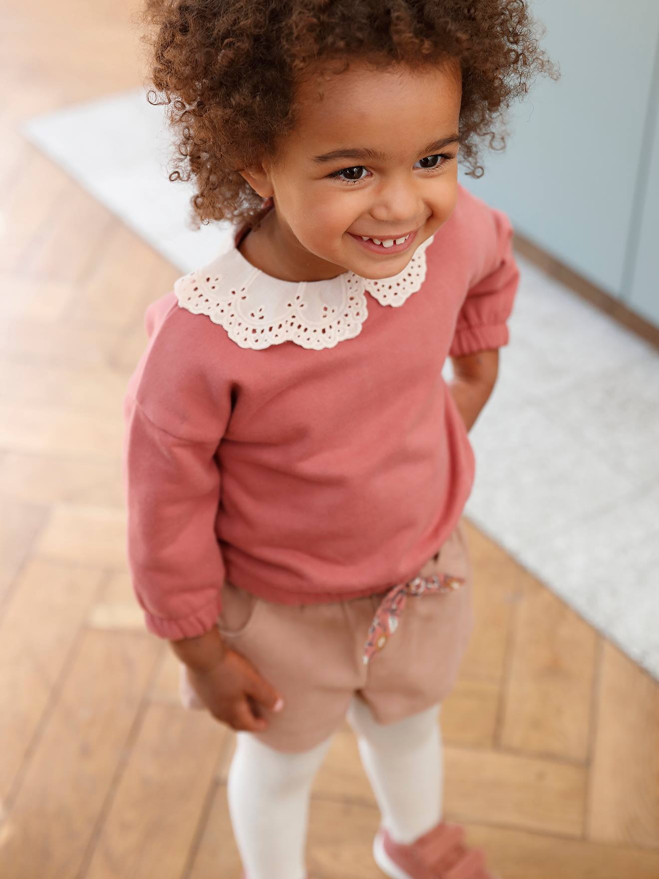 Short bébé taille élastiquée avec ceinture en tissu beige