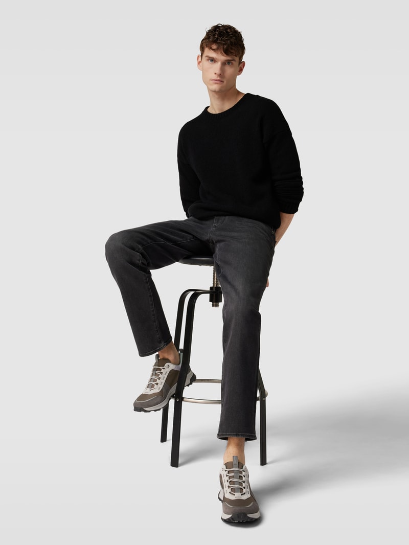 Sneaker mit Label-Details in dunkelgrau