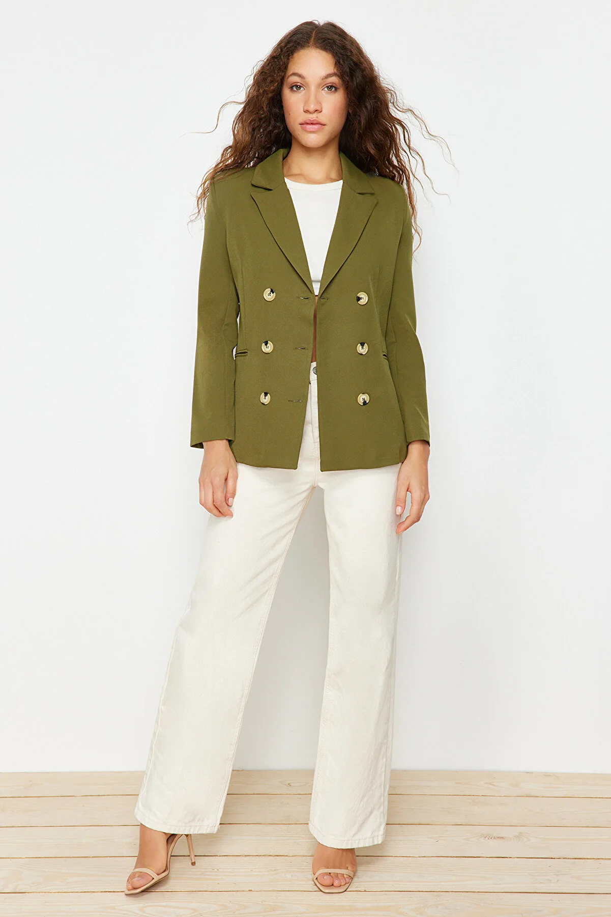 Trendyol Collection  Khakifarbene, gefütterte, zweireihige Blazerjacke aus Webstoff mit Knopfleiste TWOSS21CE0029