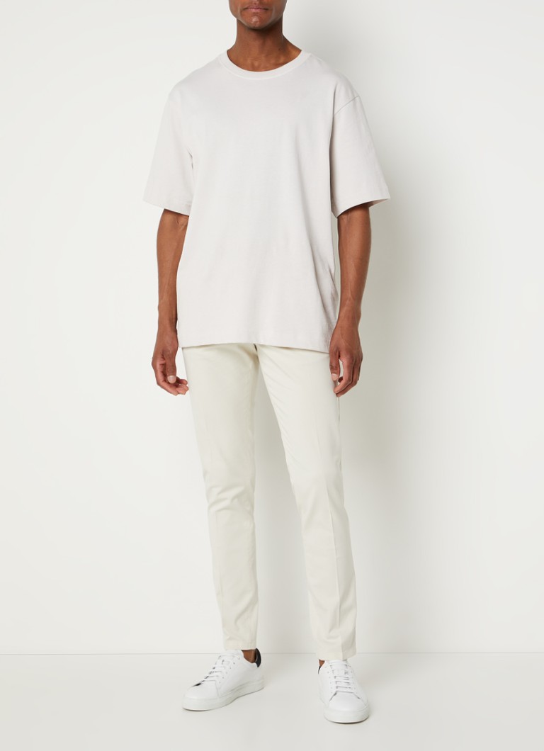Pantaloni chino Profumo slim fit, confecționați din amestec de lyocell, cu buzunare laterale.