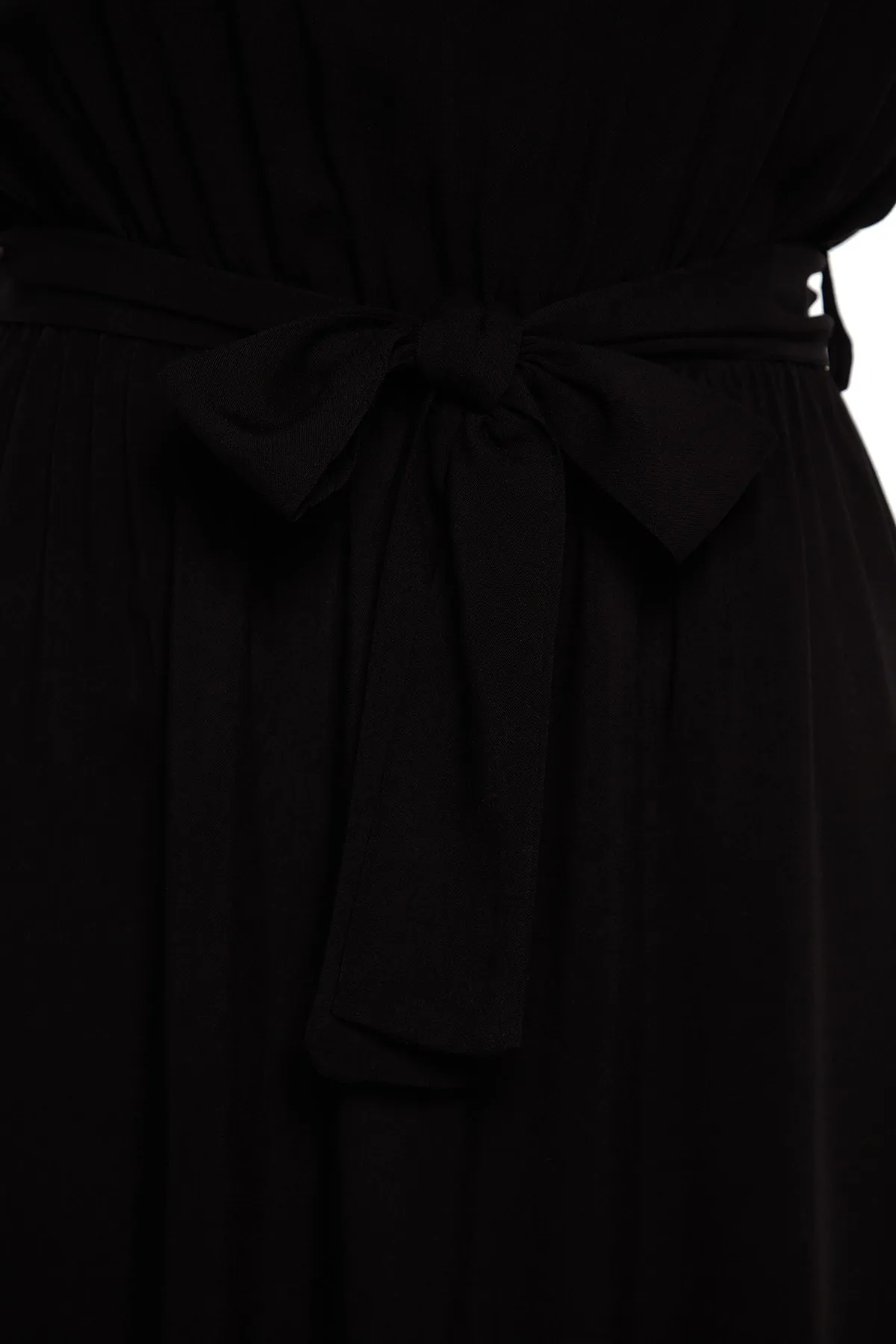 Trendyol Curve  Schwarzes gewebtes Kleid mit Gürtel TBBSS22EL0538