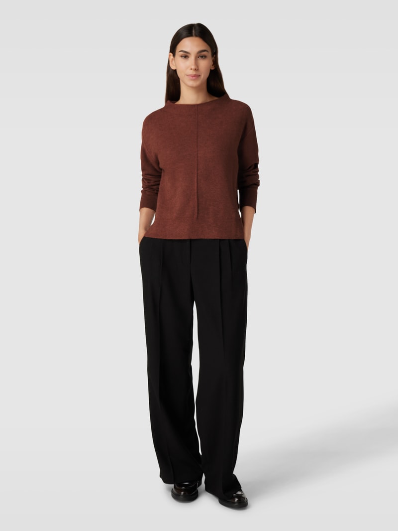Strickpullover mit Ziernähten in mittelbraun