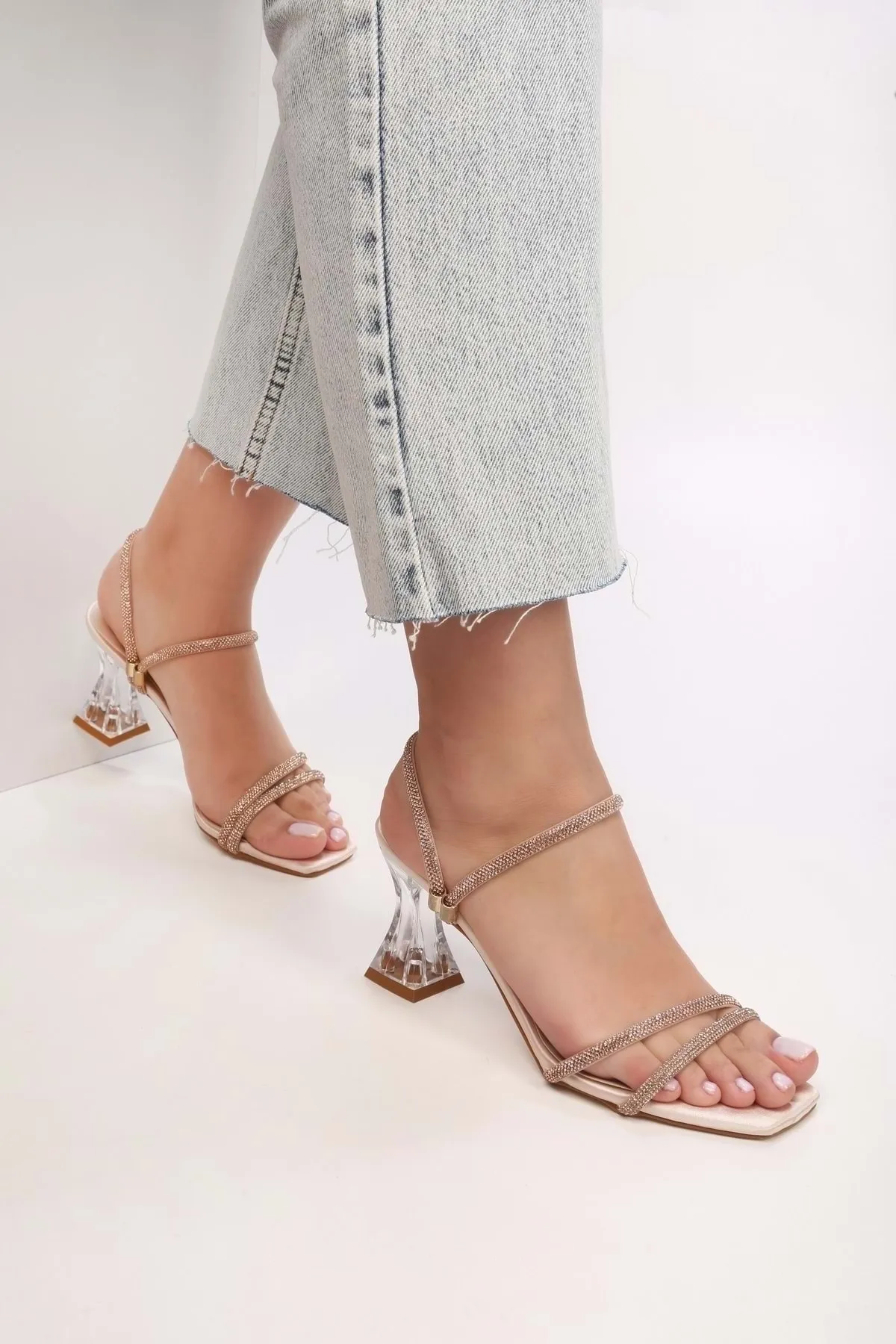 Shoeberry  Damen-Schuhe Nova Ten aus Satin mit Absatz