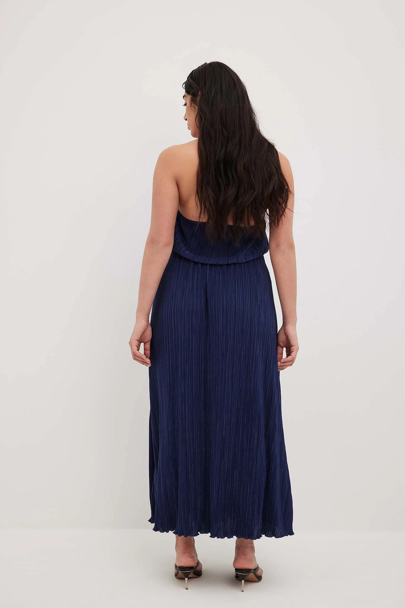 Fließendes Midikleid mit Plissees