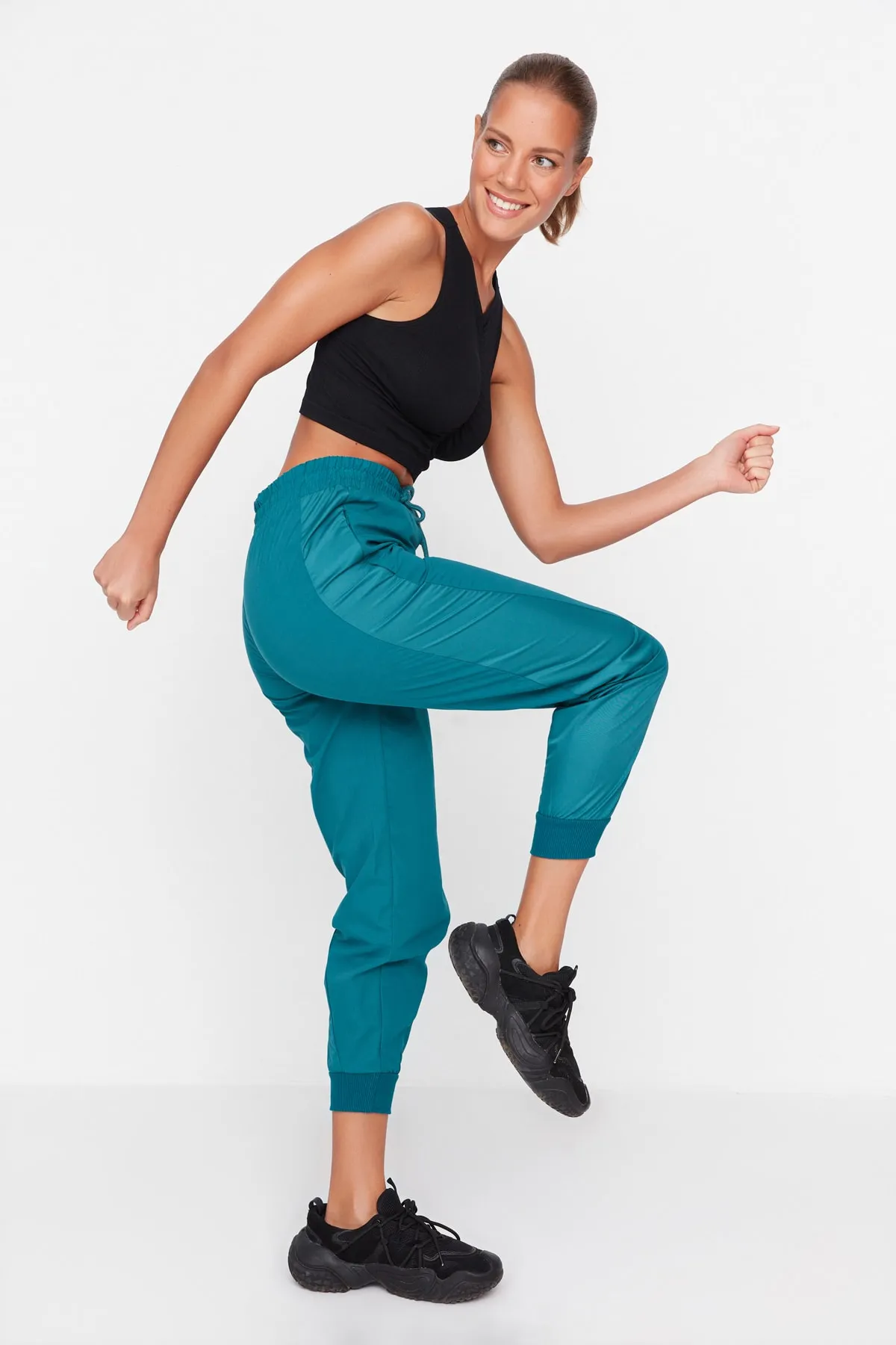 Trendyol Collection  Jogginghose - Grün - Relaxed