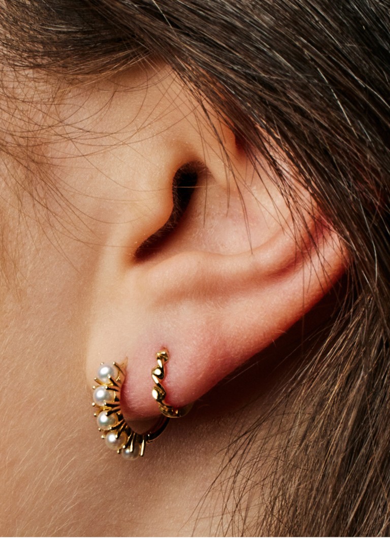 Cercei rotunzi Jackie din aur galben de 14k, perle Amalfi.