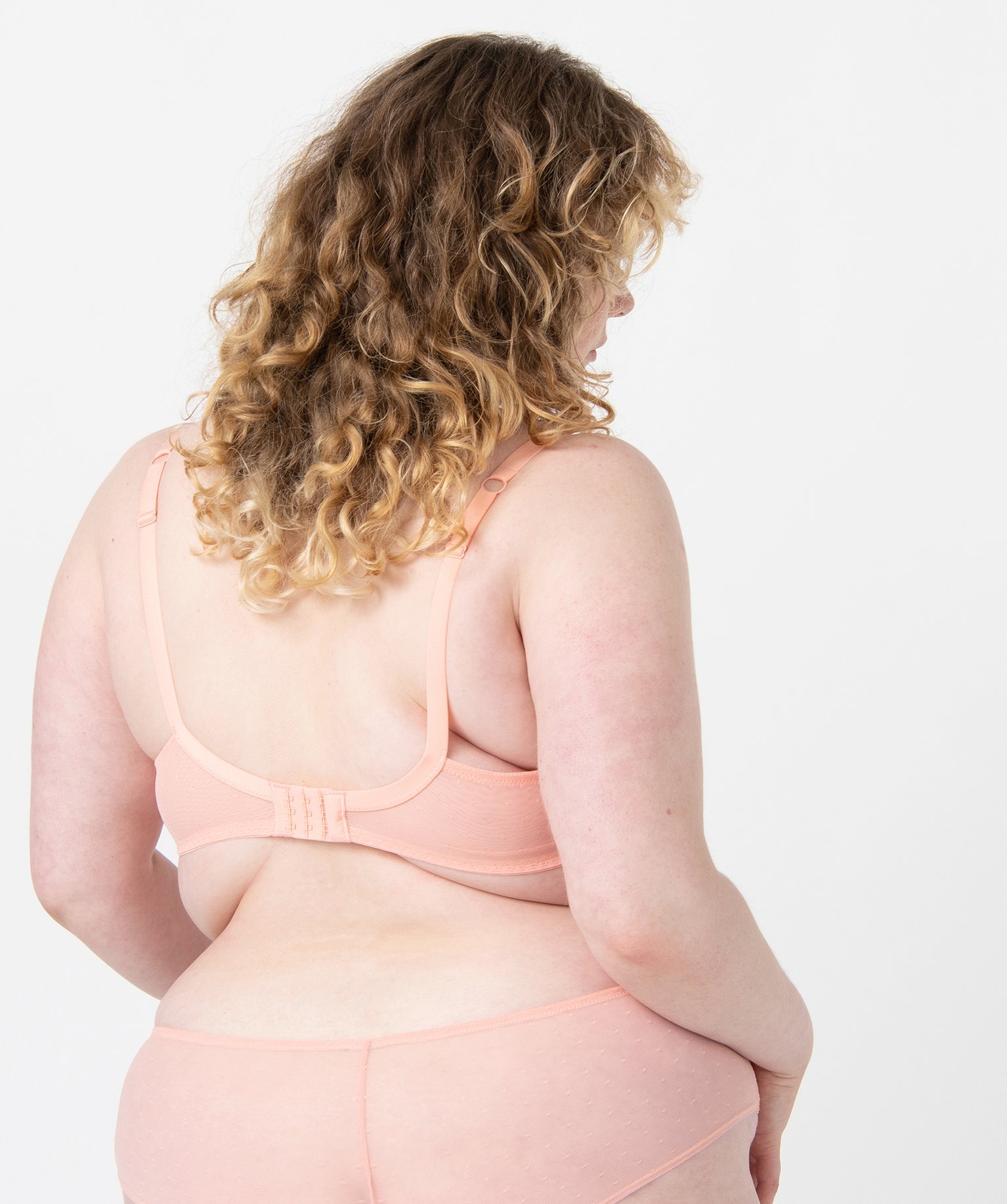 Soutien-gorge emboitant grande taille à armatures en dentelle rose | GEMO