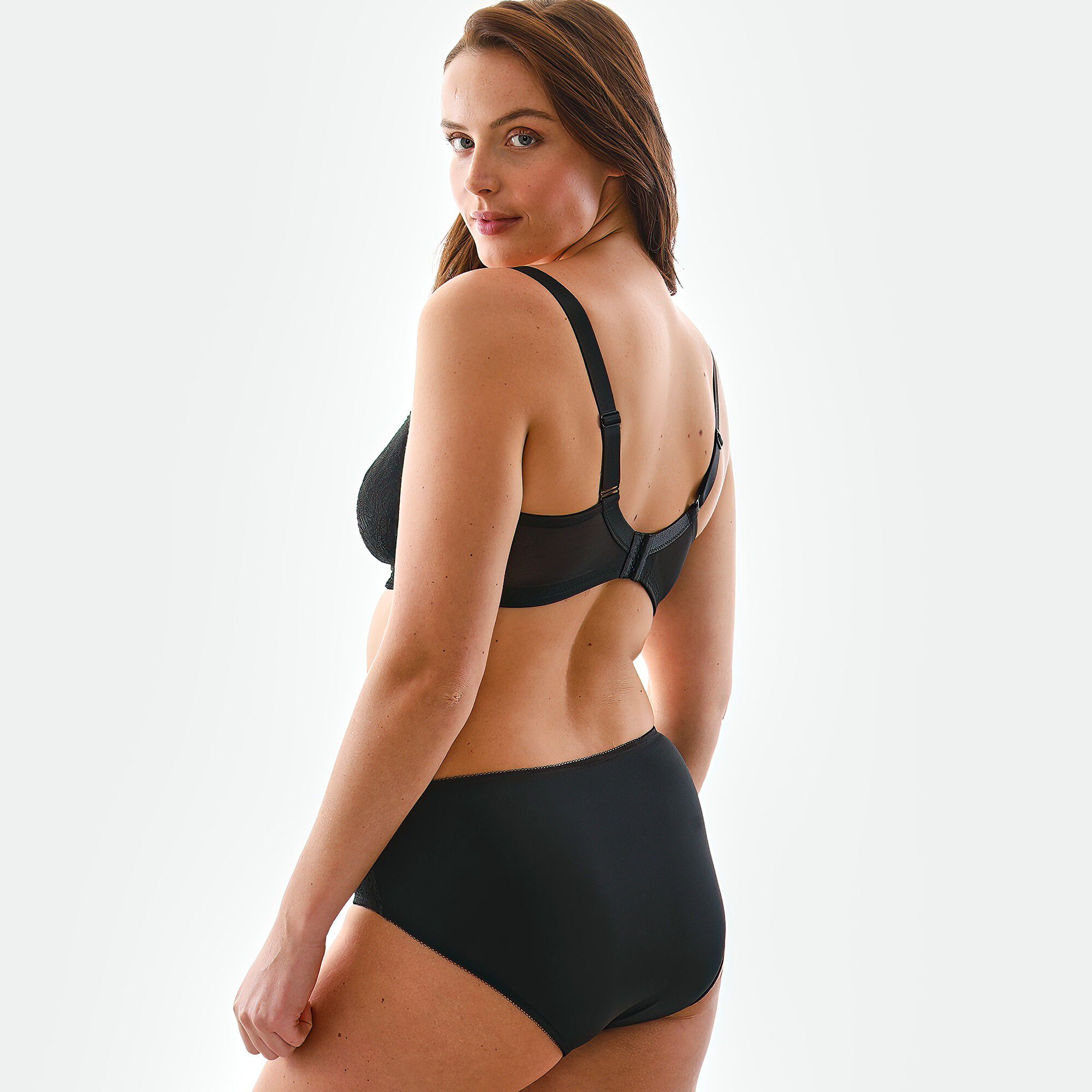 Culotte haute tout en dentelle Camana