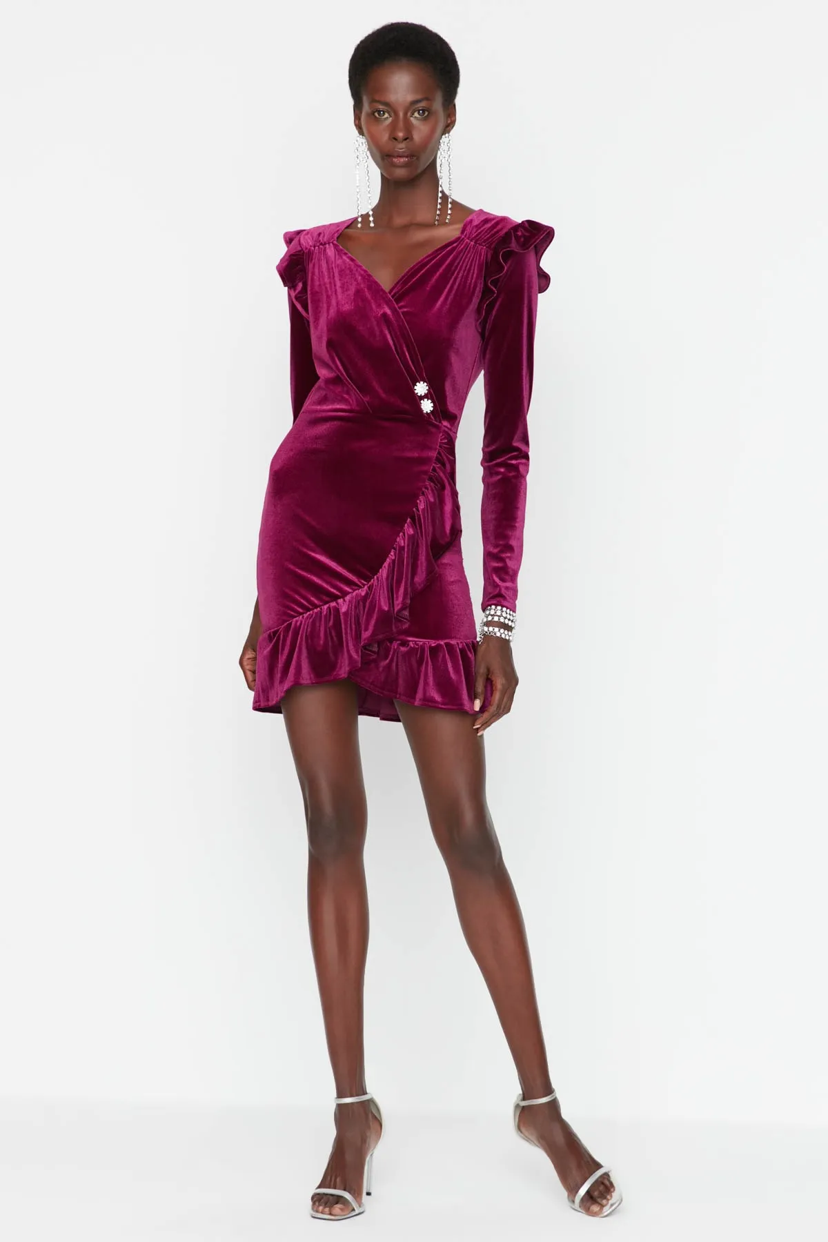 Trendyol Collection  Elegantes Abendkleid mit Pflaumenstein-Accessoires TPRAW23EL00186