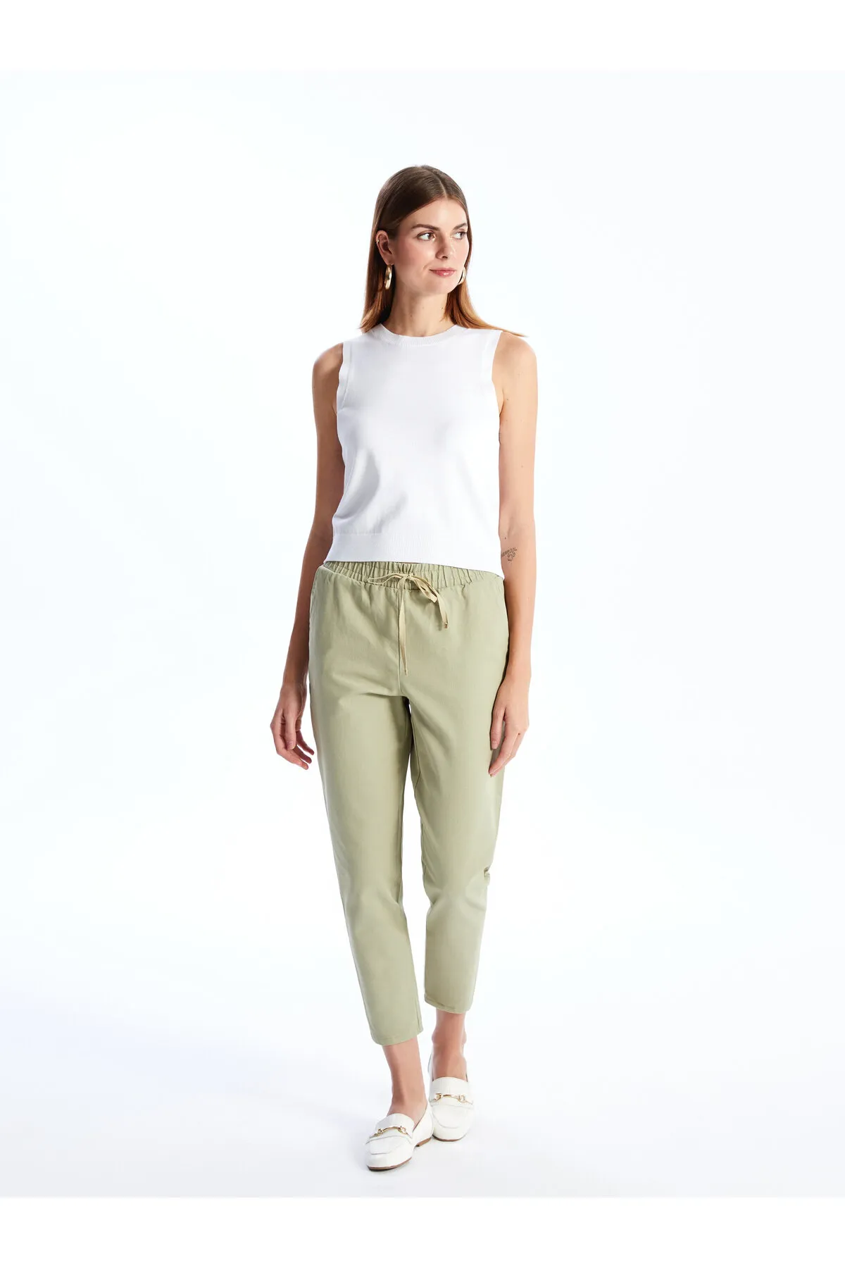 LC Waikiki  Damenhose mit Standard-Passform und elastischem Bund