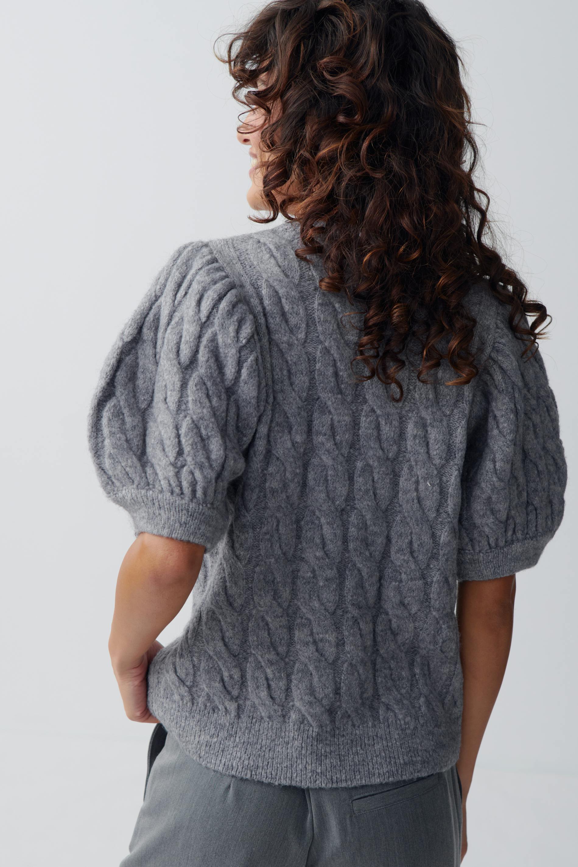 Knitted cable top
