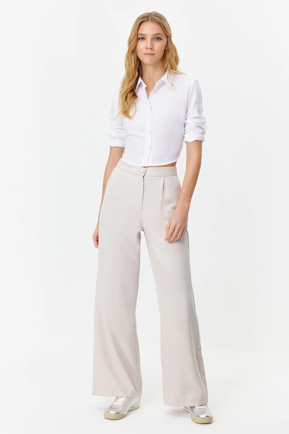 Trendyol Collection  Graue, plissierte Webhose mit weitem Bein TWOSS21PL0189