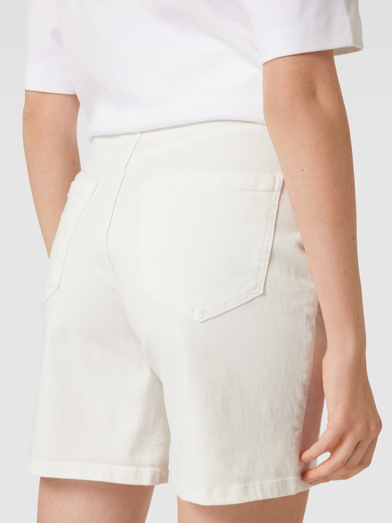Shorts mit Label-Details Modell 'Vijo' in offwhite