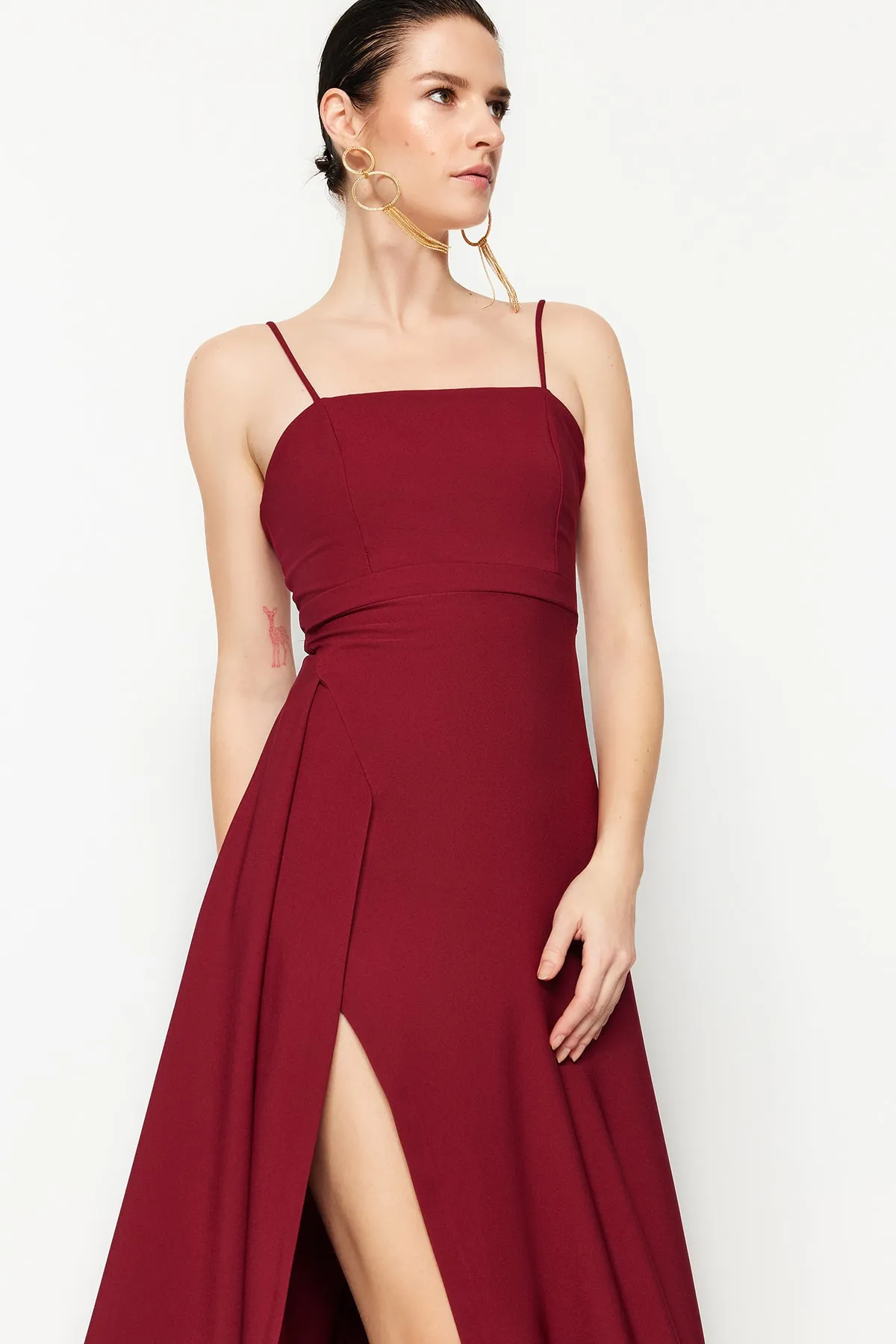 Trendyol Collection  Pflaumenfarbenes, gewebtes, langes Abendkleid TPRSS19FZ0511