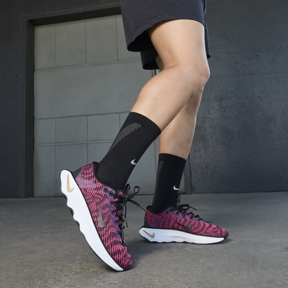 Nike Motiva Walking DV1238-005 / schwarz