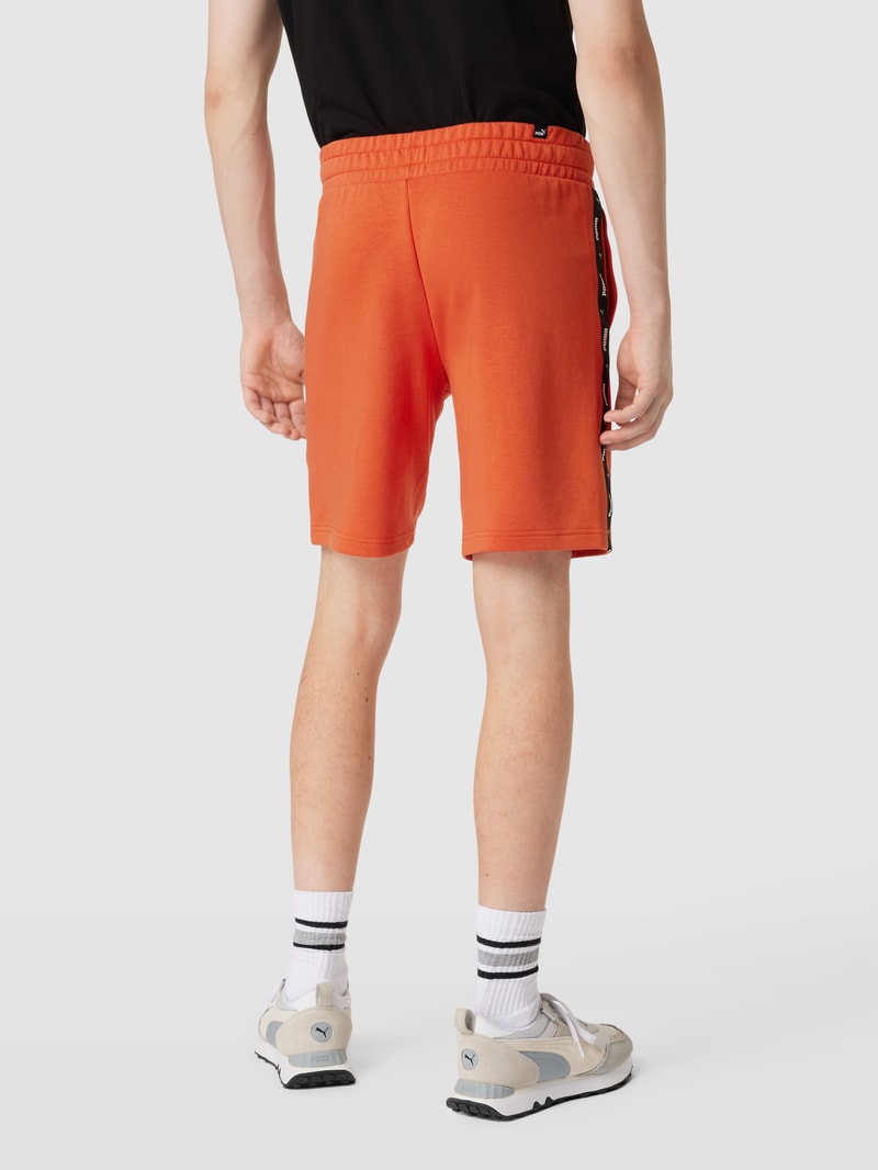 Shorts mit Label-Details in rostrot