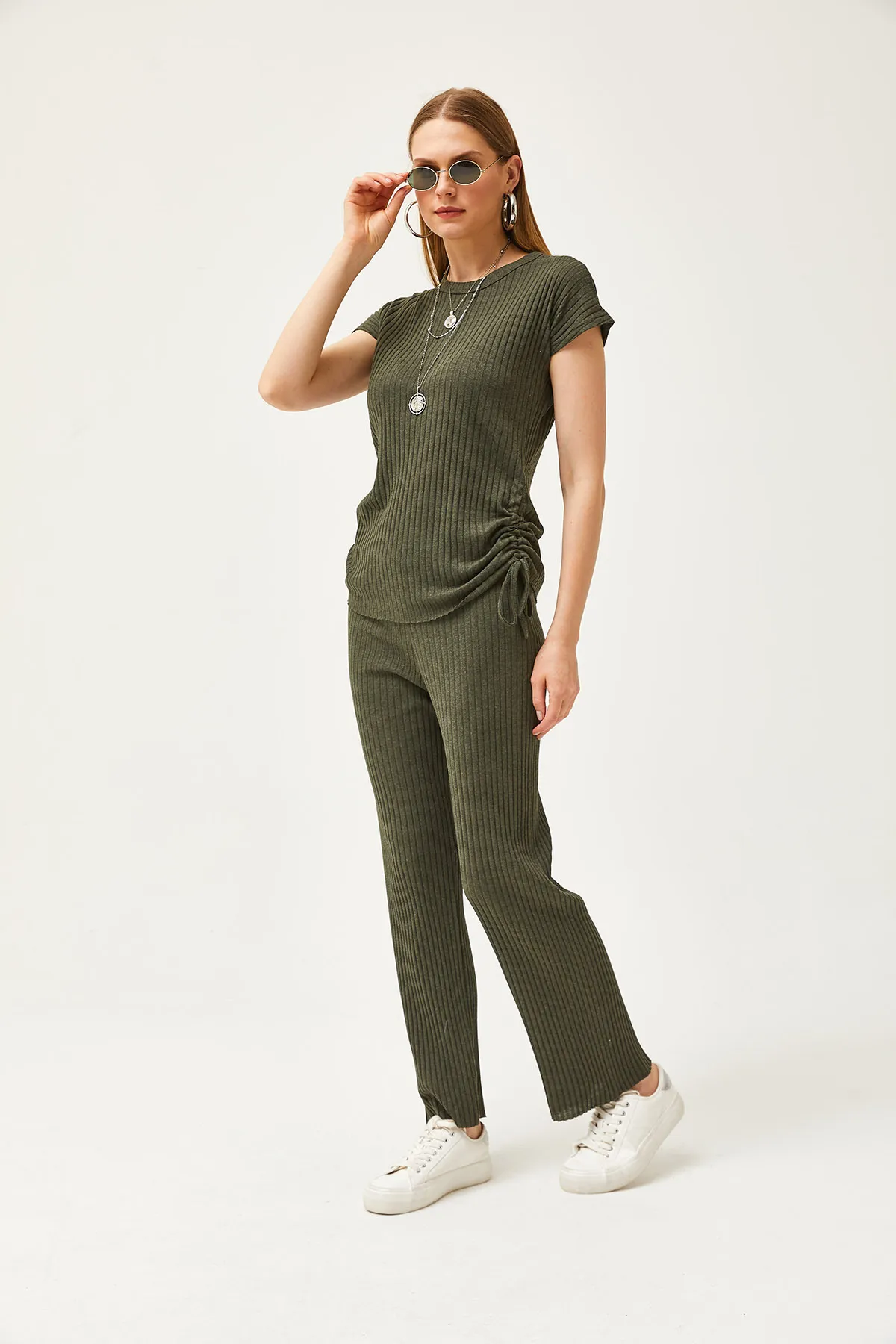 Olalook  Damen Nefti Grünes Set mit seitlich geraffter Bluse und Palazzo-Hose TKM-19000196